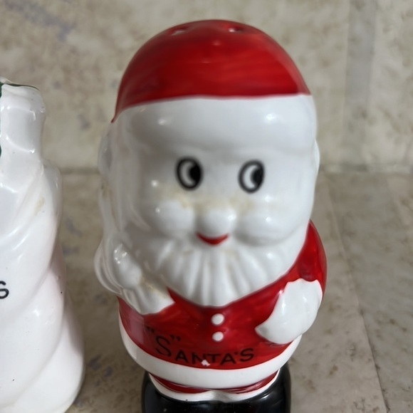 Vintage Santa with his Christmas packages salt and pepper shakers Taiwan - Picture 3 of 6
